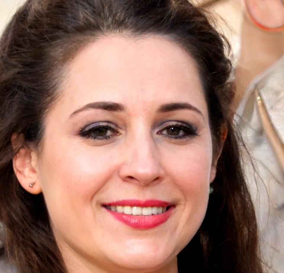 Financial education instructor Linnea Bjornsson